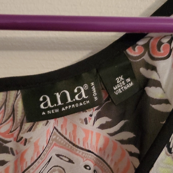 Patterned Sleeveless Top - Picture 2 of 5